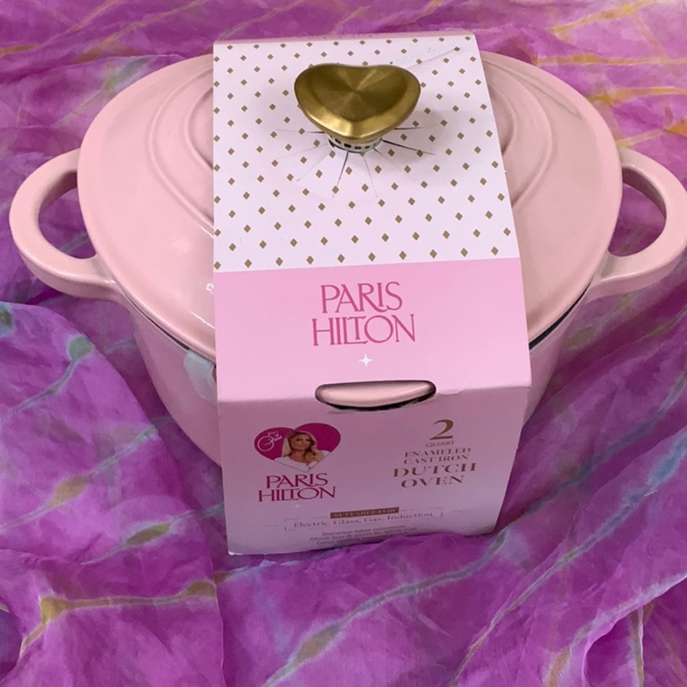 💖🌸Paris Hilton Enameled Cast Iron Dutch Oven